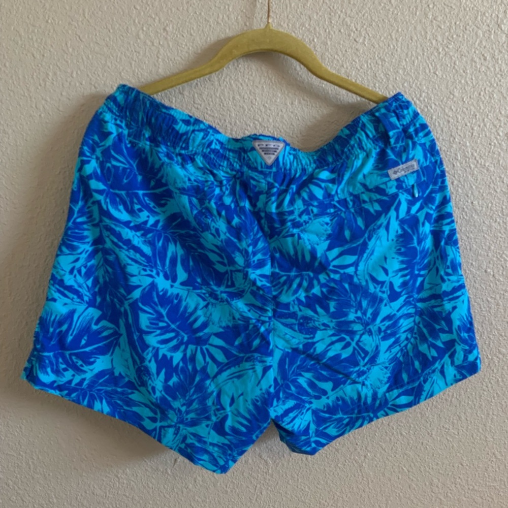 Columbia PFG Women’s Tropical Print Shorts 🌴 - Picture 2 of 7